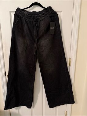 Black Wide-Leg Women’s Jeans with Elastic Waist. NWT